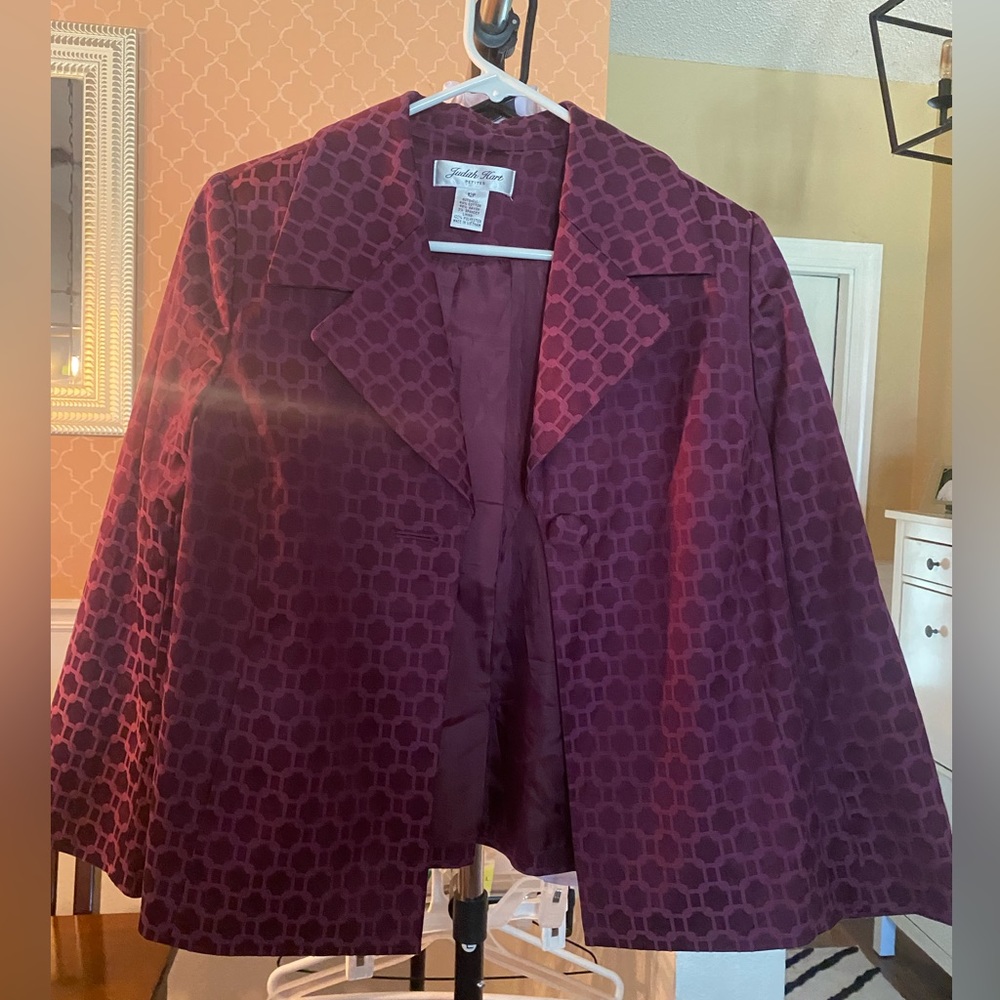 Women’s 1/4 sleeve pea coat - beautiful purple with one button closure